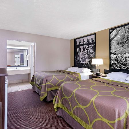 Super 8 By Wyndham Locust Grove Motel Buitenkant foto