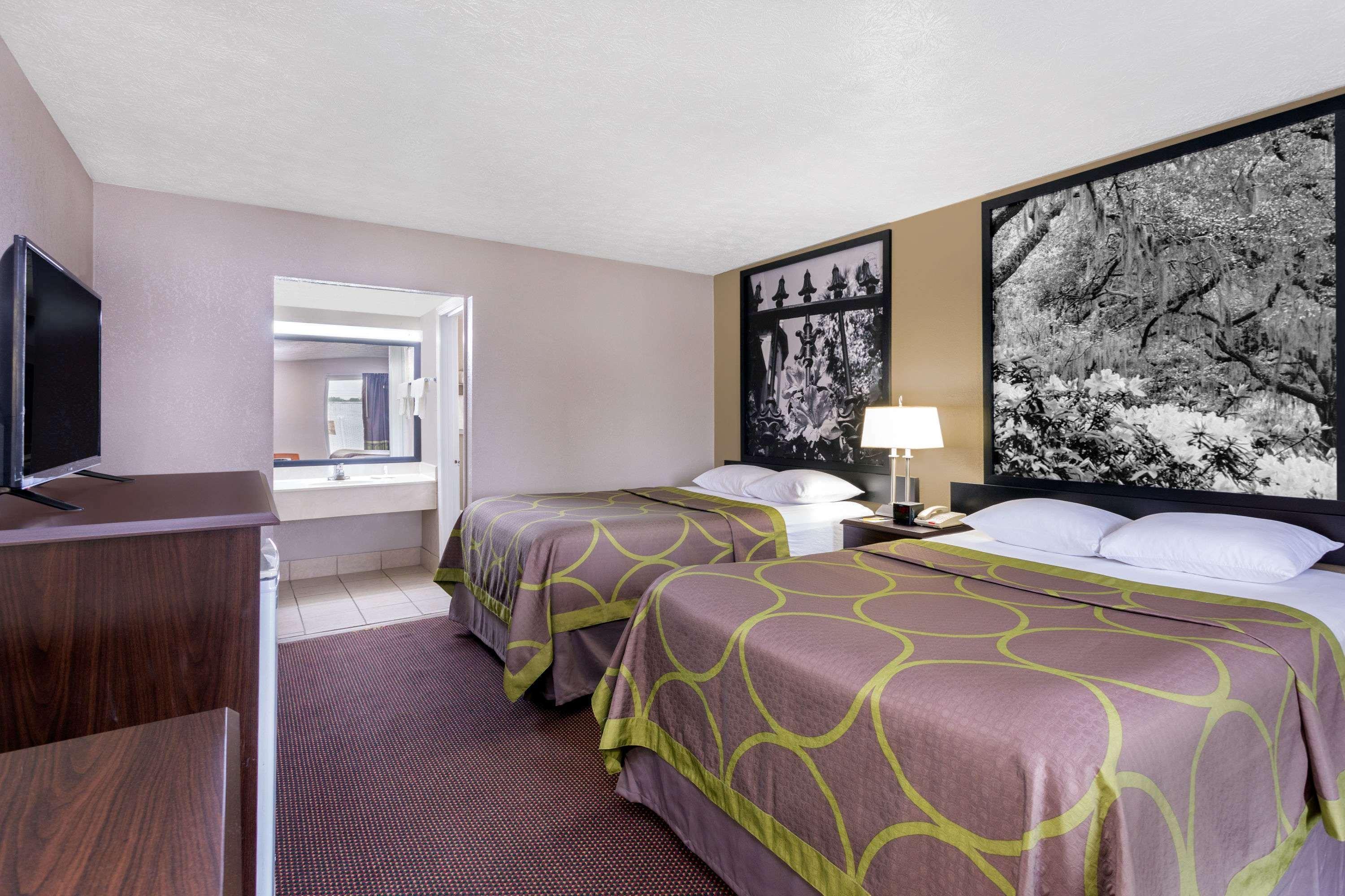 Super 8 By Wyndham Locust Grove Motel Buitenkant foto