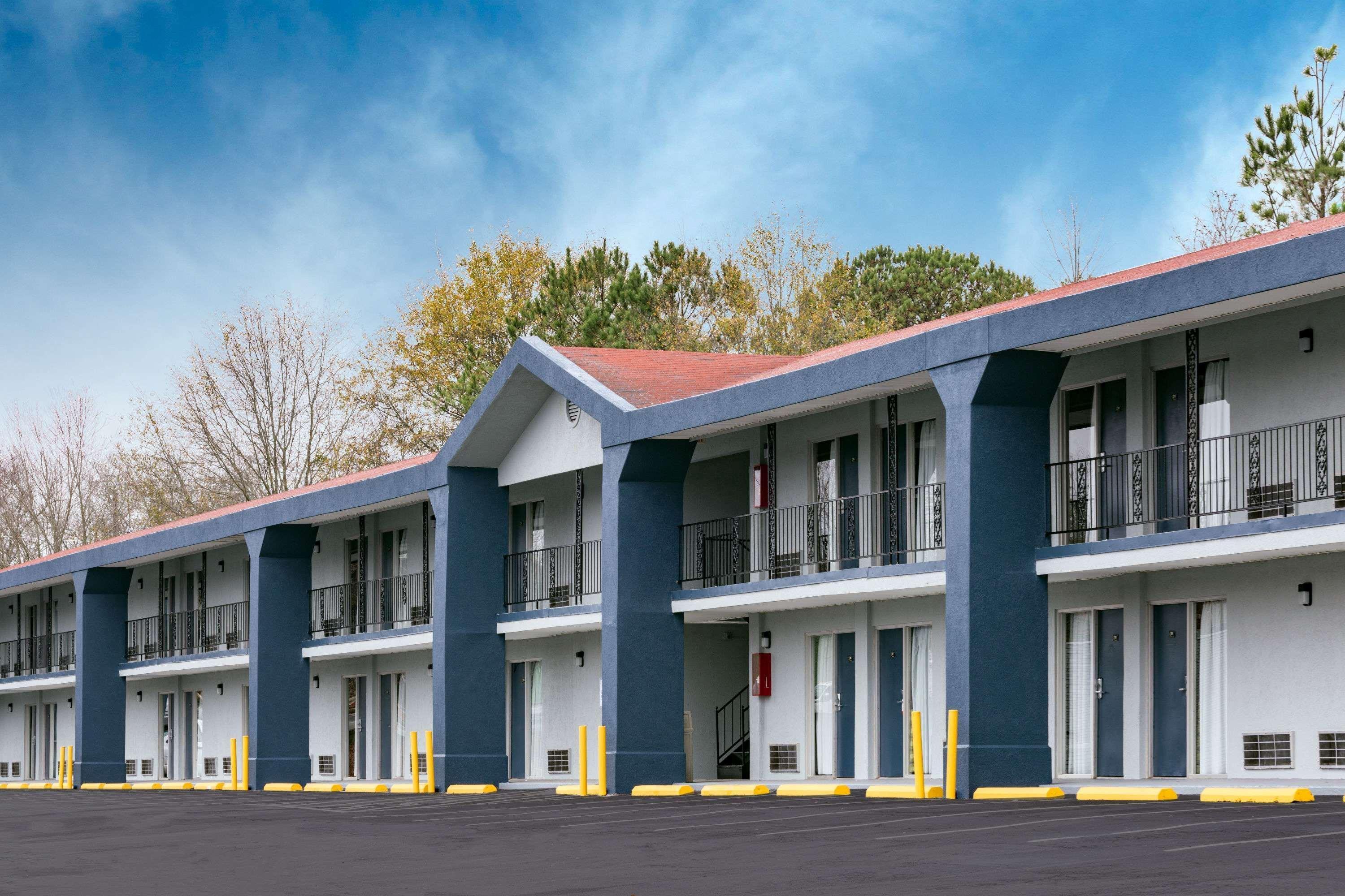 Super 8 By Wyndham Locust Grove Motel Buitenkant foto