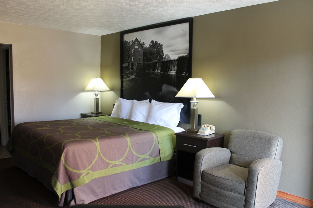 Super 8 By Wyndham Locust Grove Motel Buitenkant foto