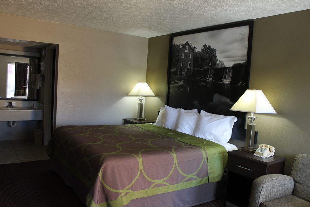 Super 8 By Wyndham Locust Grove Motel Buitenkant foto