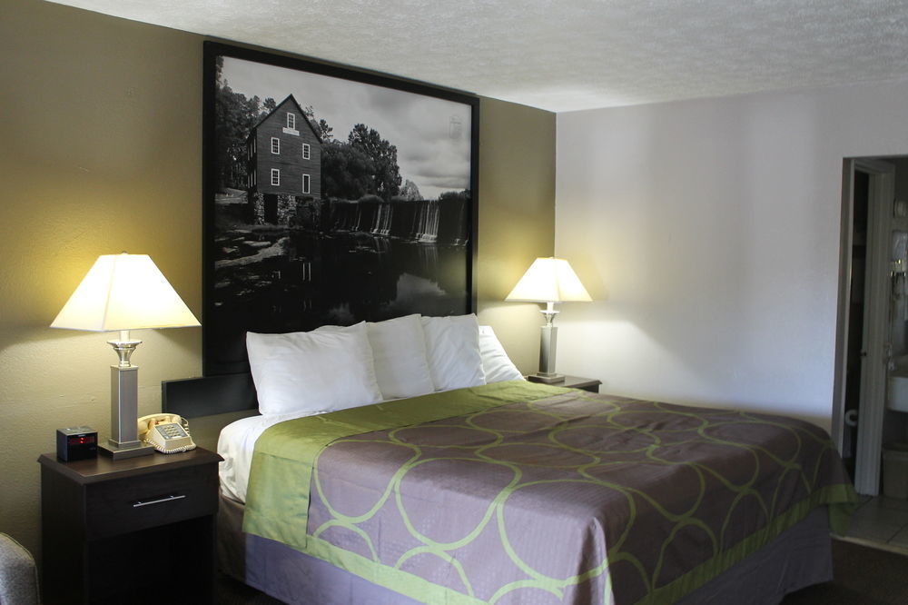 Super 8 By Wyndham Locust Grove Motel Buitenkant foto