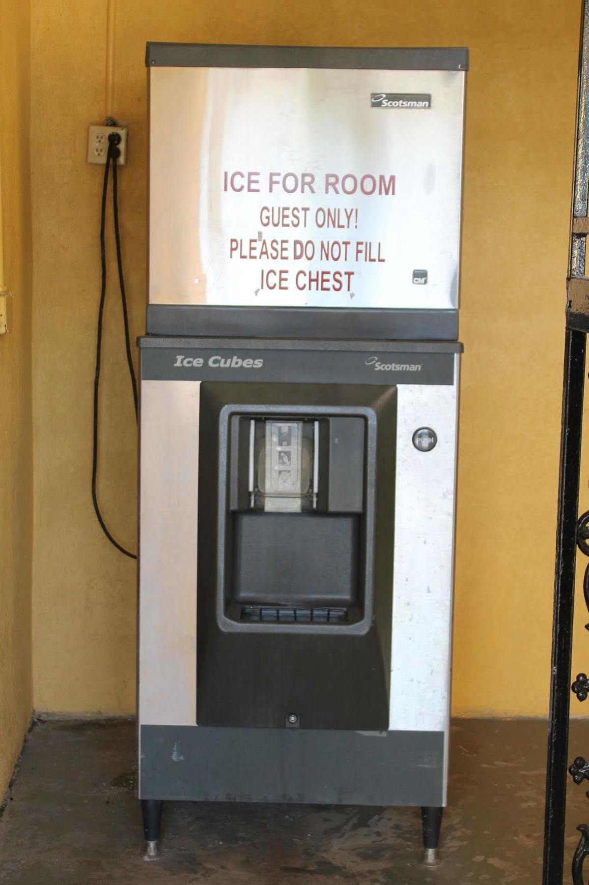 Super 8 By Wyndham Locust Grove Motel Buitenkant foto